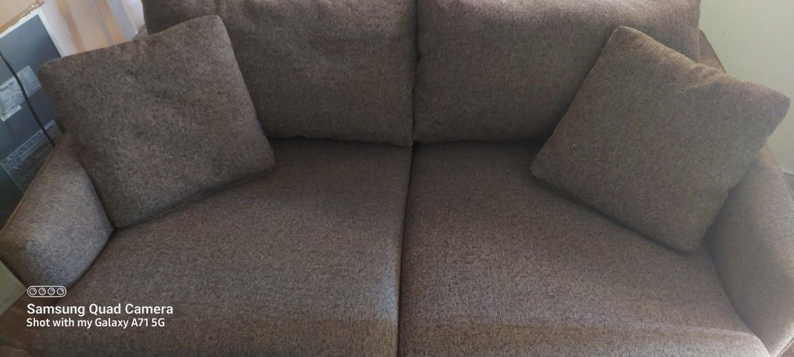 Large, Comfy Gray Love https://offerup.com/redirect/?o=U2VhdC5Jbg== Great Condition. Would Love To Keep But I Eont Have Room. $175. Price Is Firm Must