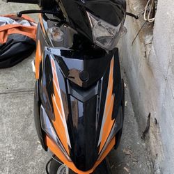 Black And Orange Viper 150 Cc 