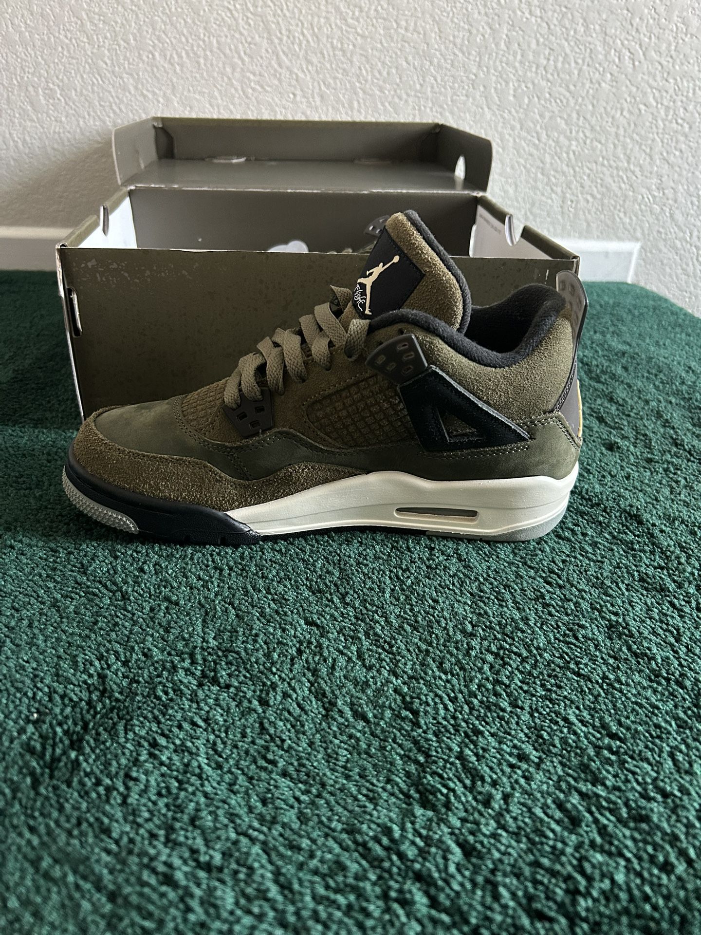 Jordan 4 Retro SE Craft Medium Olive