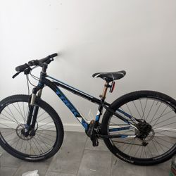 Trek X-Caliber MTB - Excellent condition! (Size M/L approx.)