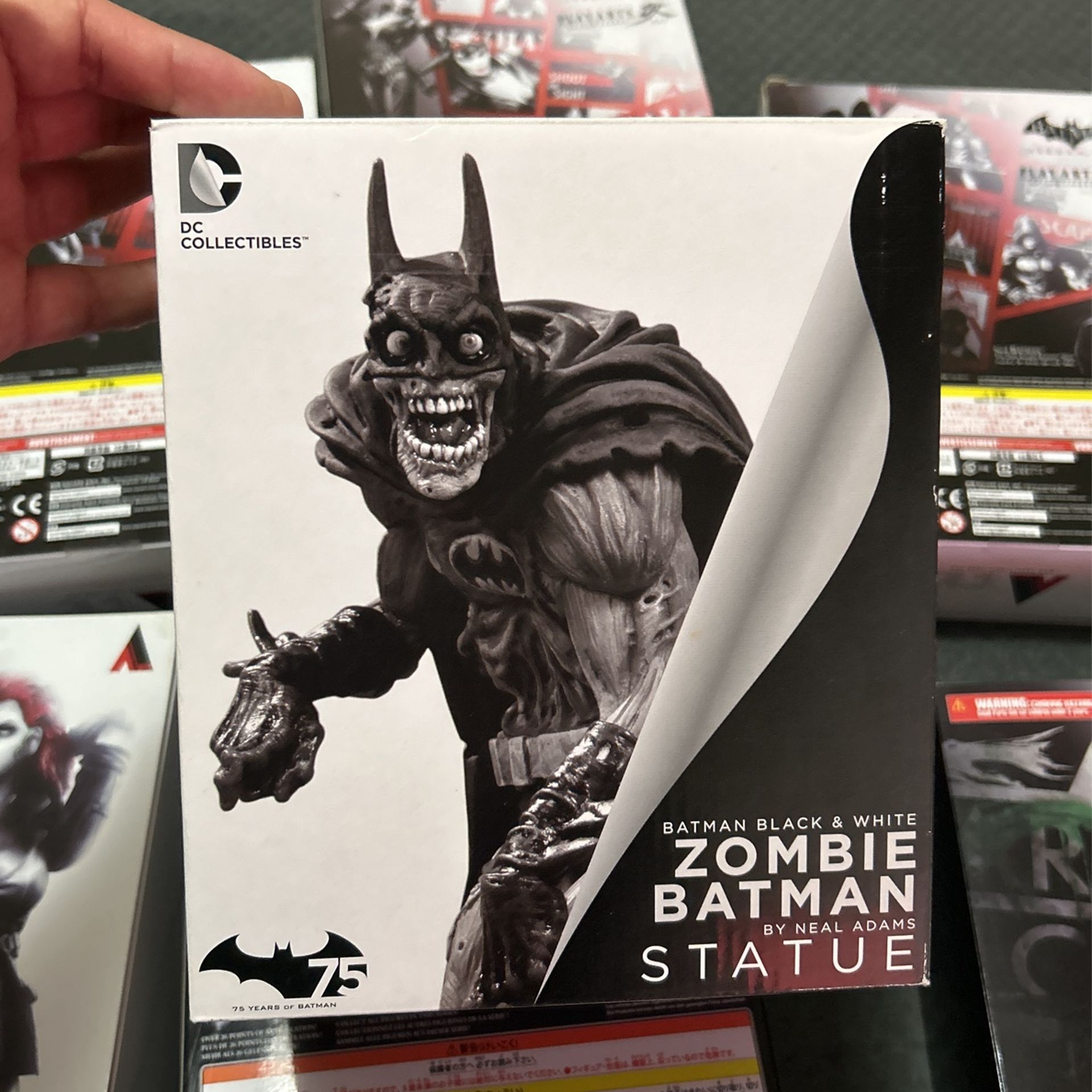 Batman Black&White Zombie Batman Statue