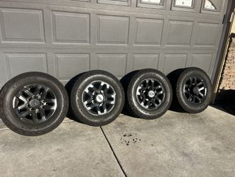 2015-2019 Chevy 2500HD Stock 18 in Wheels/tires