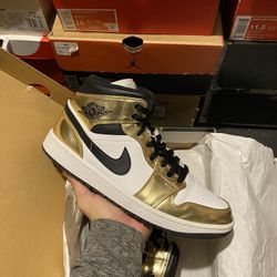 Jordan 1 Mid Metallic Gold Black/White size 10.5 USED