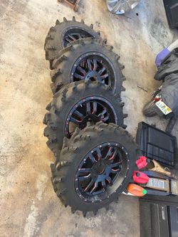 4 x fuel wheels and 33x9.00-20
