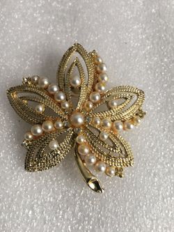 BROOCH
