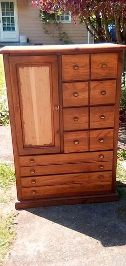 5' x 3'. DRESSER (HARDWOOD)