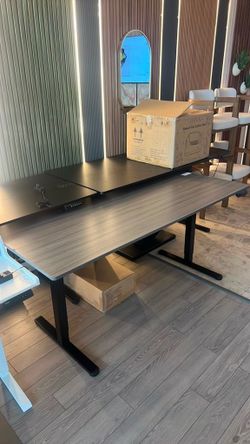 71" standing desk brand new
