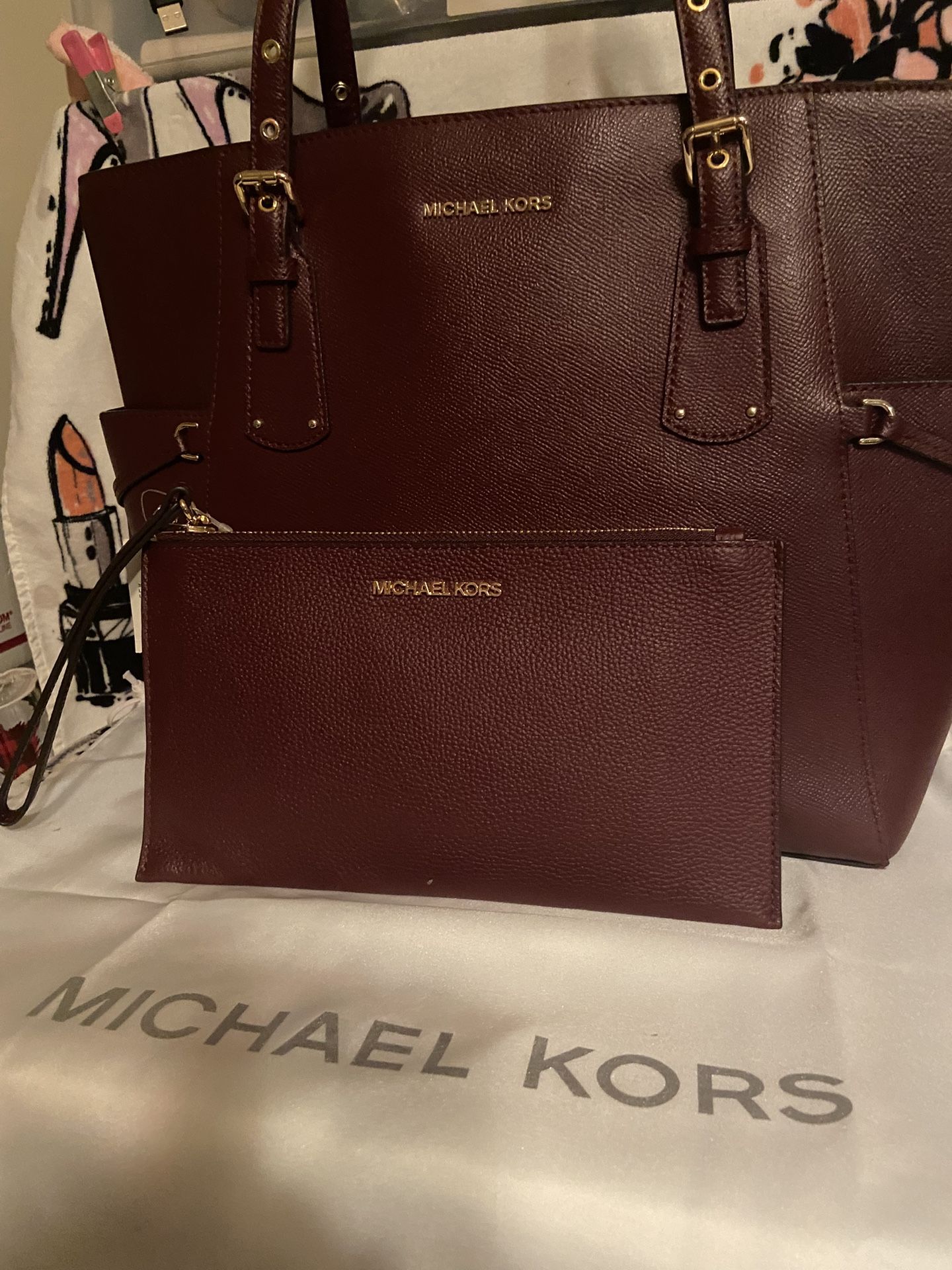 Original Michael Kors Shoulder Bag With Wallet Like New In The Color Deep Burgundy