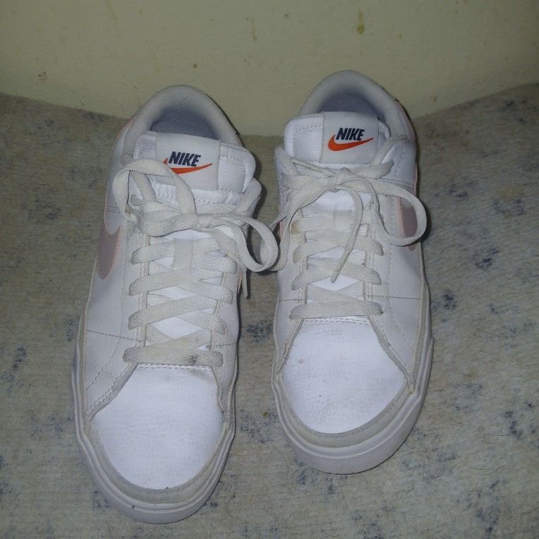 Nike white/light pink accents size 8 sneakers