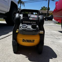 DEWALT FLEXVOLT 60V Air Compressor Cordless 2.5 Gallon