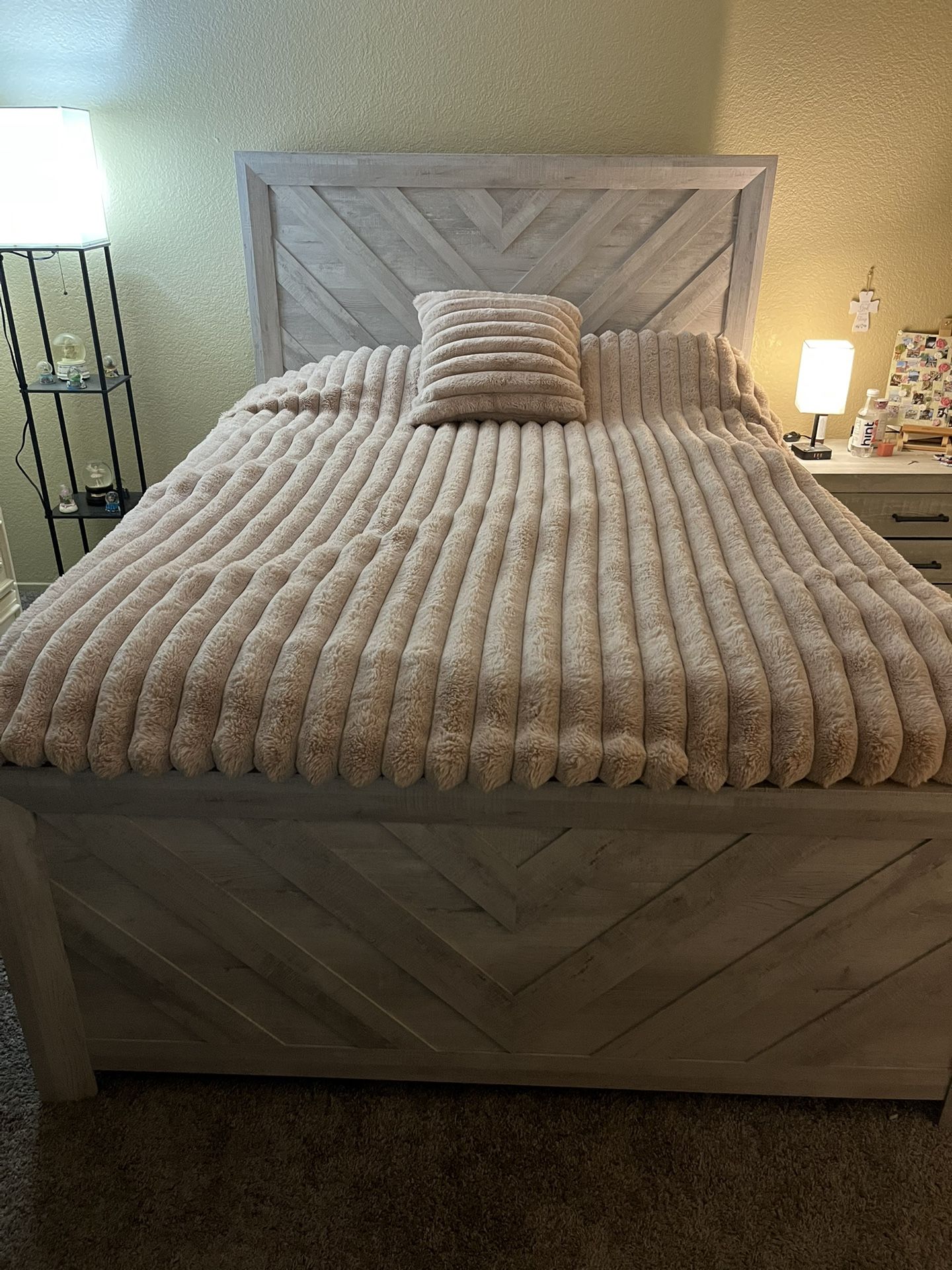 Queen Bed Frame- Excellent Condition