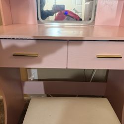 Girls Makeup Vanity With Light Mirror