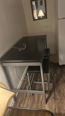 Black dinning room table and chairs