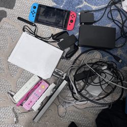 Nintendo Wii (White) Factory Accessories Include