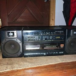 Quasar Boombox Radio Cassette Player