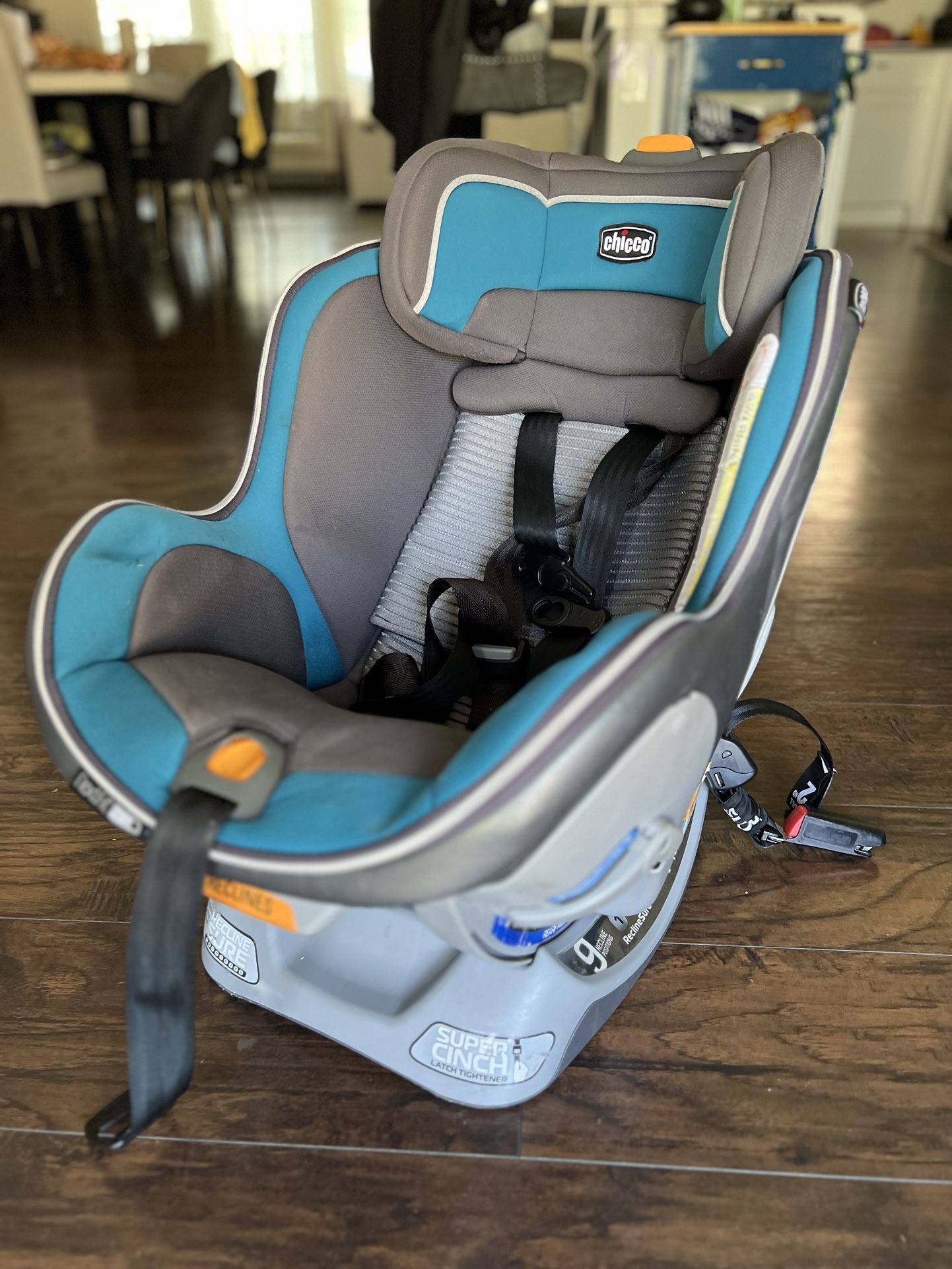Chicco nextfit Car seat