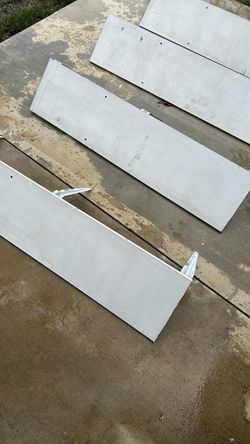 4 shelves with brackets.