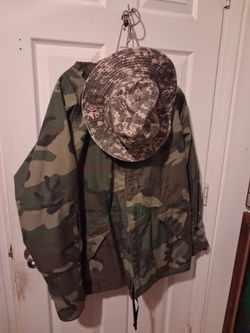 Nice Looking jacket with hat included size jacket large great shape