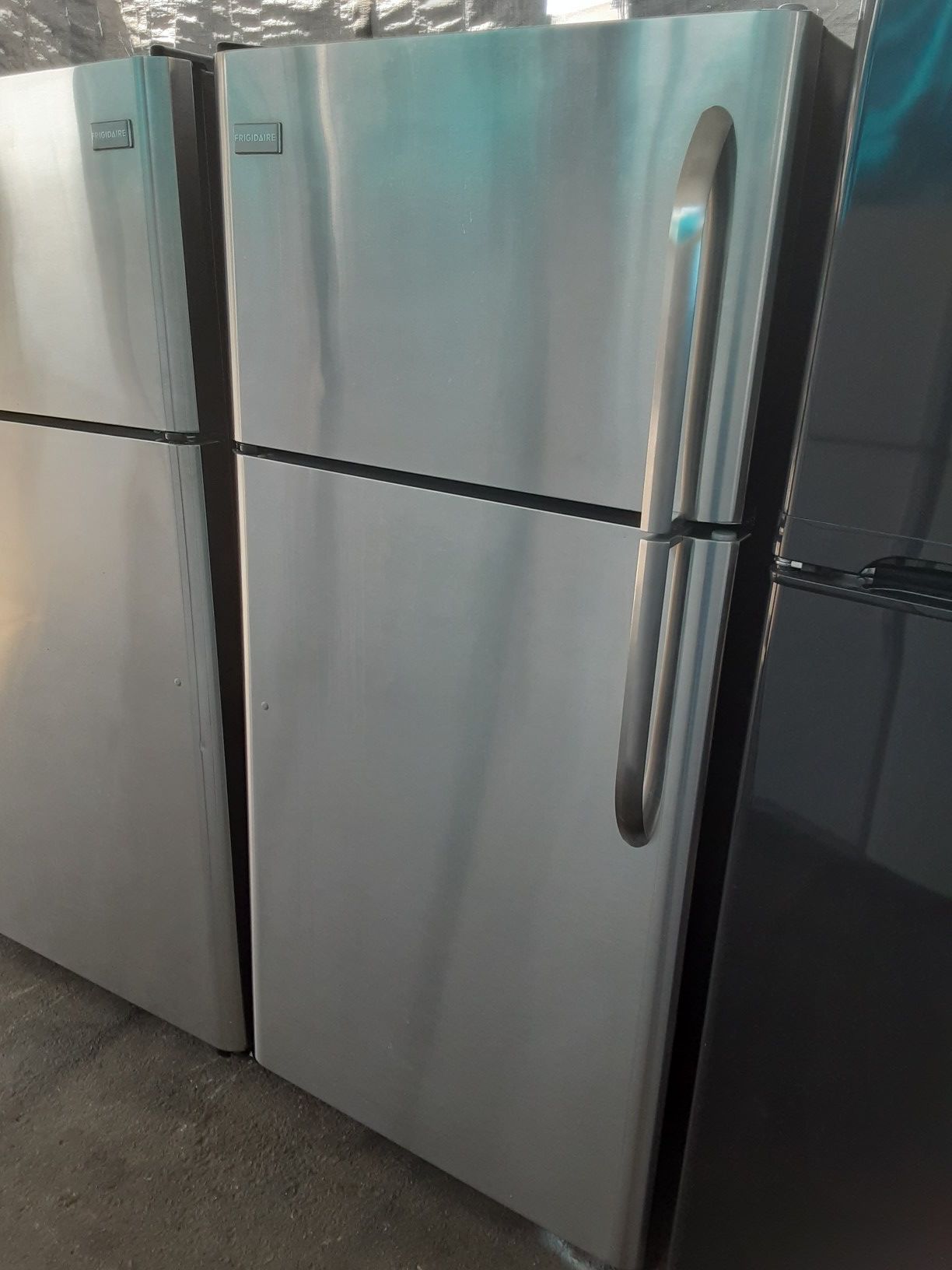 $350 Frigidaire stainless 18 cubic fridge includes delivering the San Fernando Valley a warranty and installation