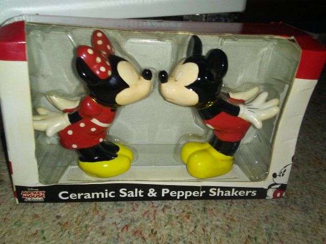 Mickey & Minnie Mouse Salt & Pepper Shakers! Brand New!