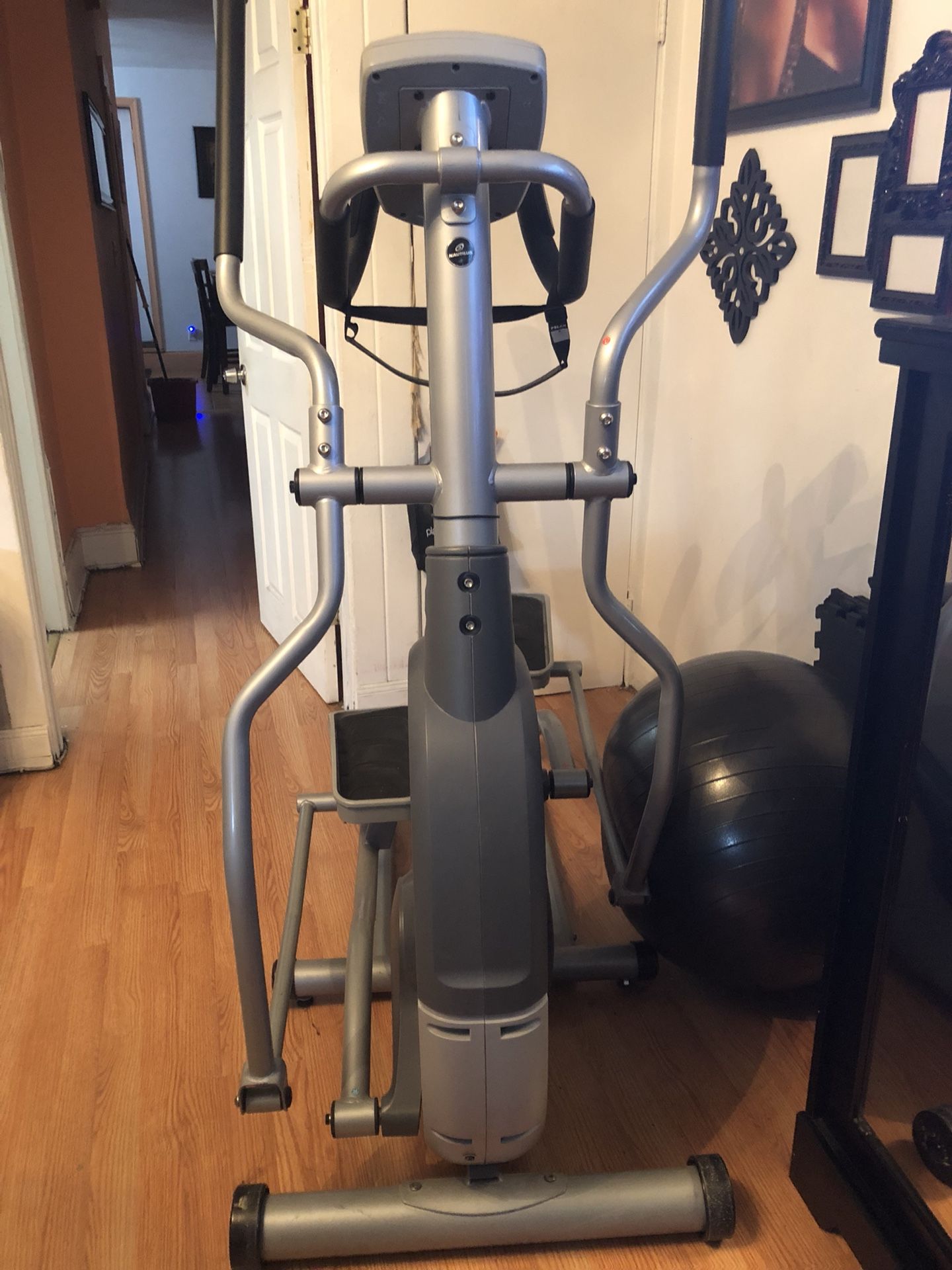 Nautilus Elliptical Machine