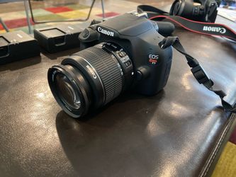 Canon T5 with multiple lens and batteries