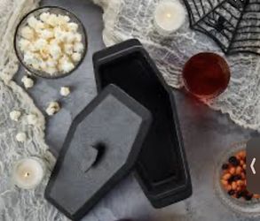 SMITH AND CLARK PRE SEASONED CAST ITON 2.45QT COFFIN LOAF PAN