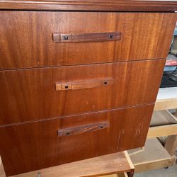 Two night stand three drawers, each with a dresser and the mirror and exotic veneer, Maple and Doris, mahogany custom furniture, beautifuls and a side