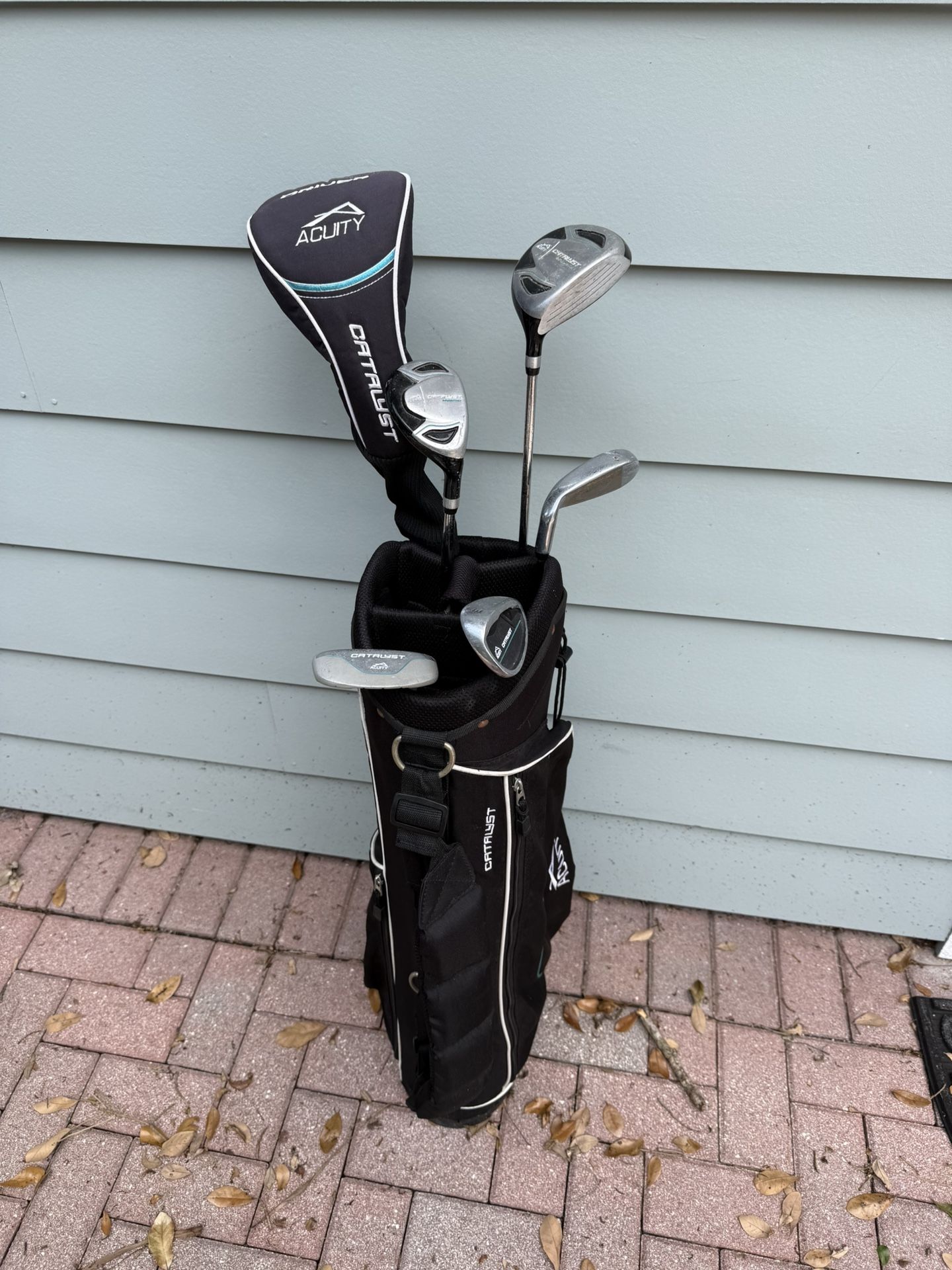 Ladies acuity catalyst golf club set. Starter set. Right handed with golf bag