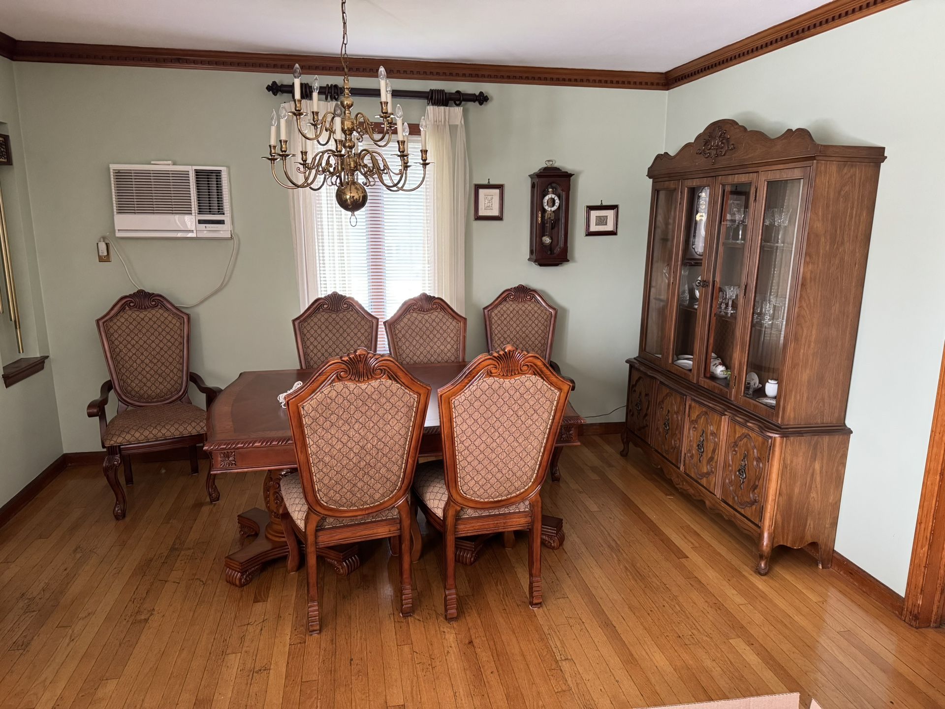 Dining Room Table 6 Chairs