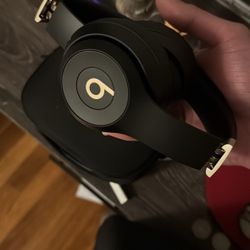 Beats Solo Wireless 4