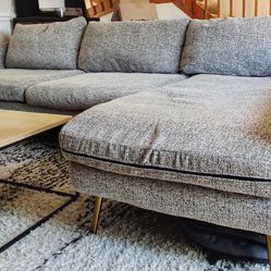 Great Modern Couch! 400$