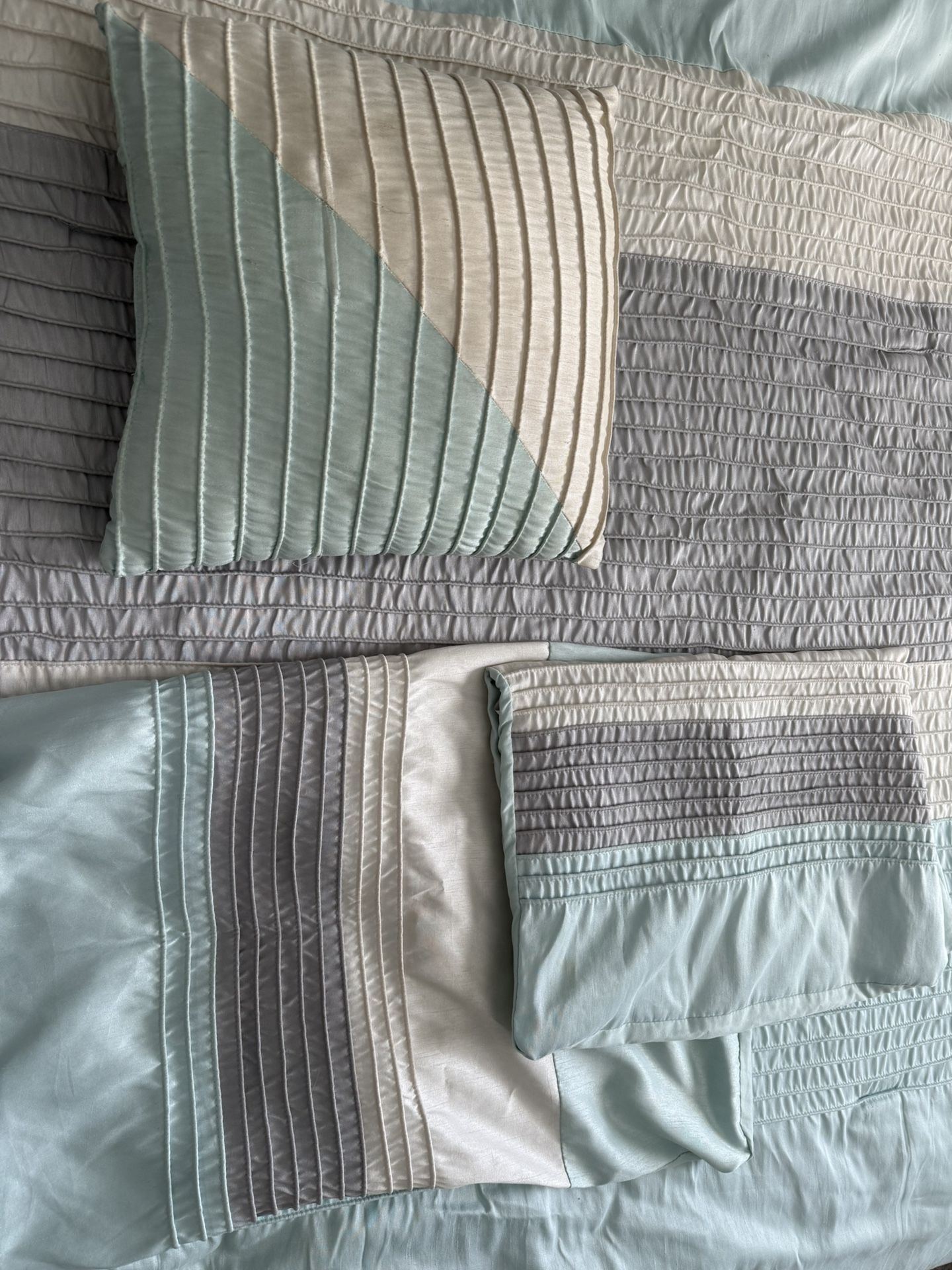 Comforter Set With Small Pillow And Curtains