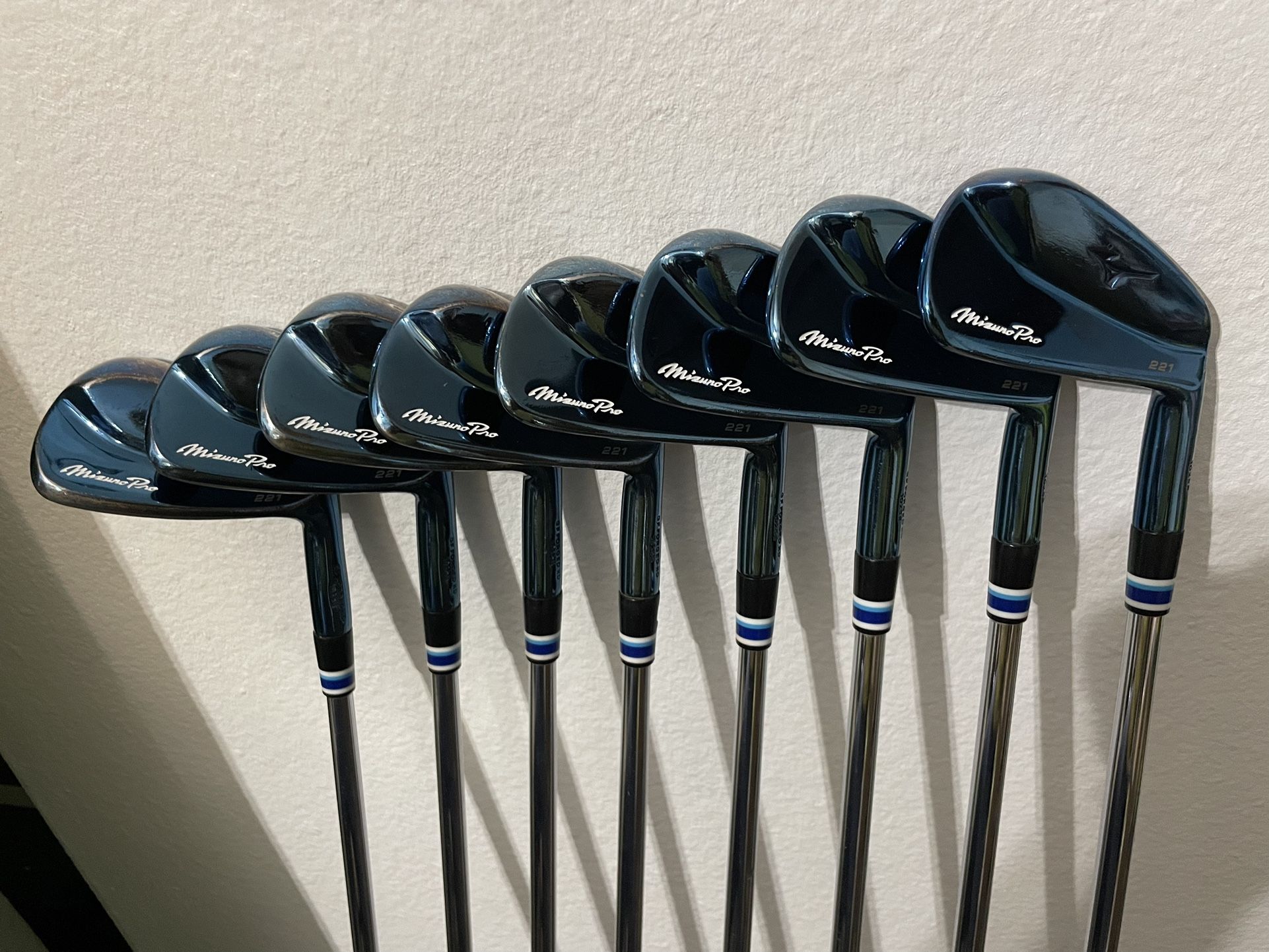 Limited Edition Mizuno 221 Blue Irons 3-PW
