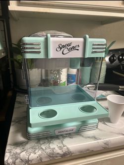 Snow cone maker