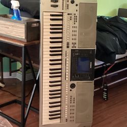 Yamaha PSR S700 Electric KeyBoard Piano