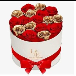 UX BLOSSOM BOUTIQUE
17 Forever Roses in a Box - Luxury Red & Gold Foreve