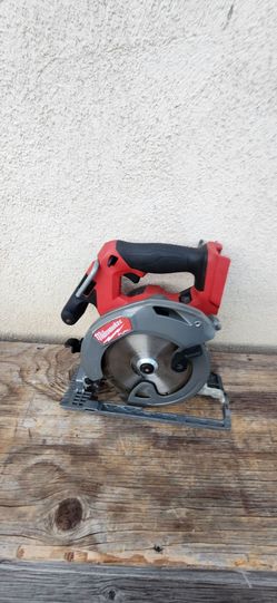 Milwaukee Skillsaw 6 1/2 m18 fuel tool only