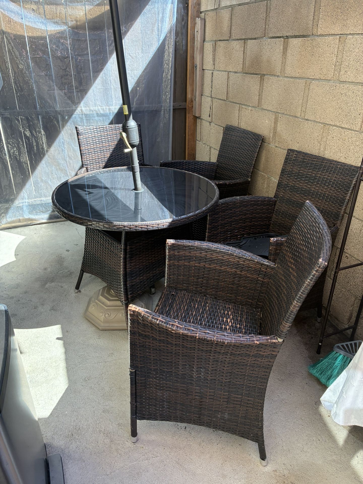 PATIO SET TABLE .,,, Happy Halloween 🎃