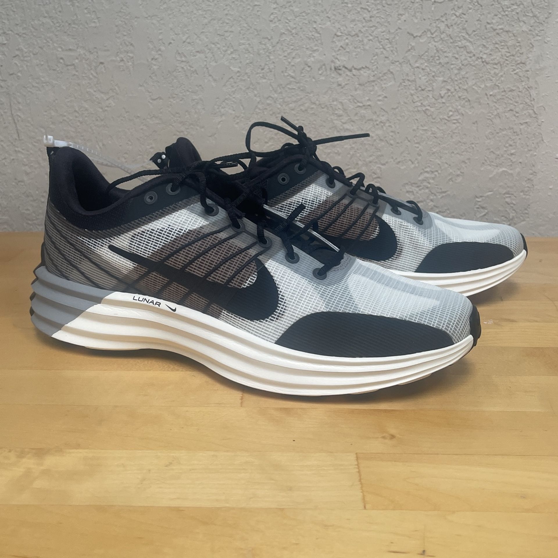 Brand New Nike Lunar Size 10
