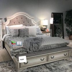 Realyn Chipped White Traditional Cottage Style Queen Upholstered Bed With Storage☄️ Brand New| Fastest Delivery | $39 Down Payment 