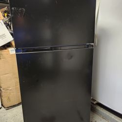 Kenmore 18.1 Cubic Ft Top Freezer Refrigerator 