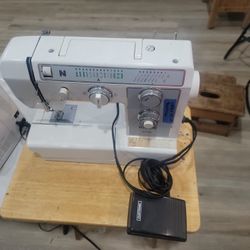 Sewing Machine Maquina De Coser Necchi Royal