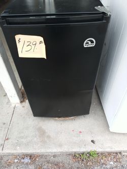 Dorm refrigerator igloo works great . Warranty . Delivery available . 2203 Fowler st. Ft. Myers 33901