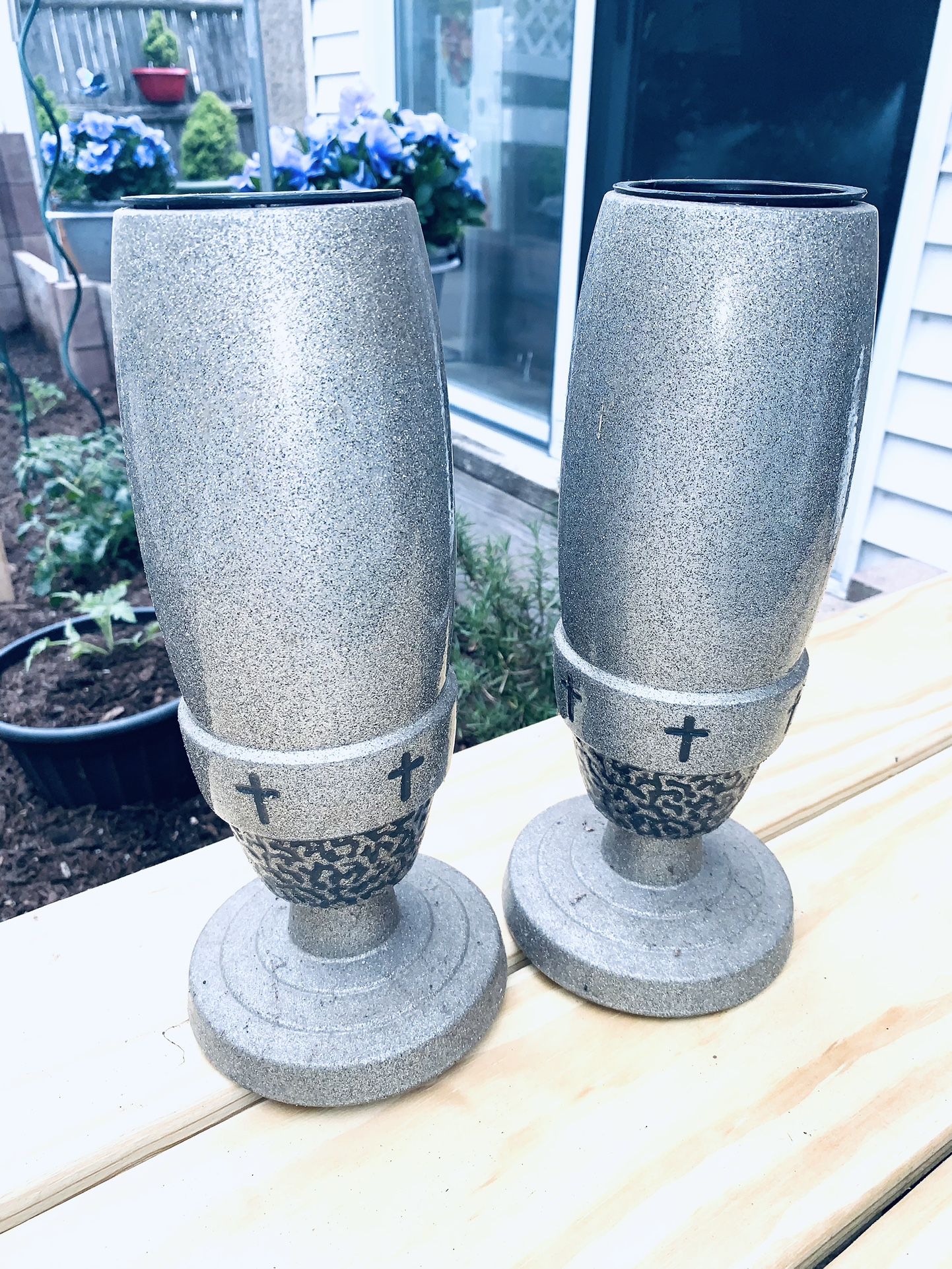 MEMORIAL FOREVER SAFE CEMETERY FLOWER VASE CAST MEDAL w/ REMOVABLE INSERT SILVER GLITTER UNUSED ORIGINALLY $89 EACH PAIR FOR $50