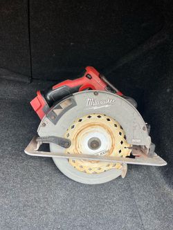 Milwaukee m18 skilsaw 7 1/4 isquierdo trabaja muy bien $70 firme precio