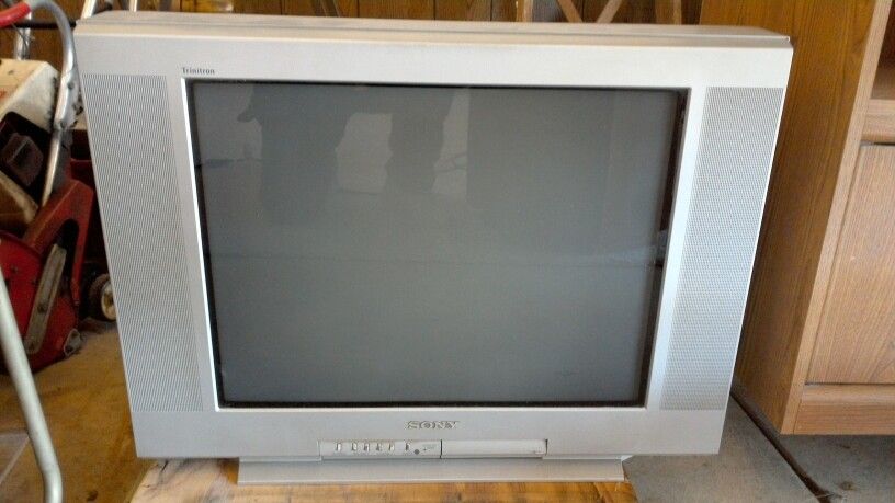 24" inch Sony Wega Trinitron Tube TV Box Television CRT w/Component, S-Video