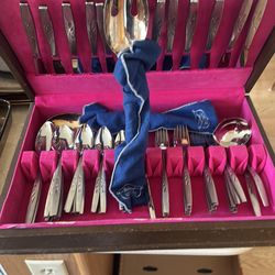 Oneida flatware set in box