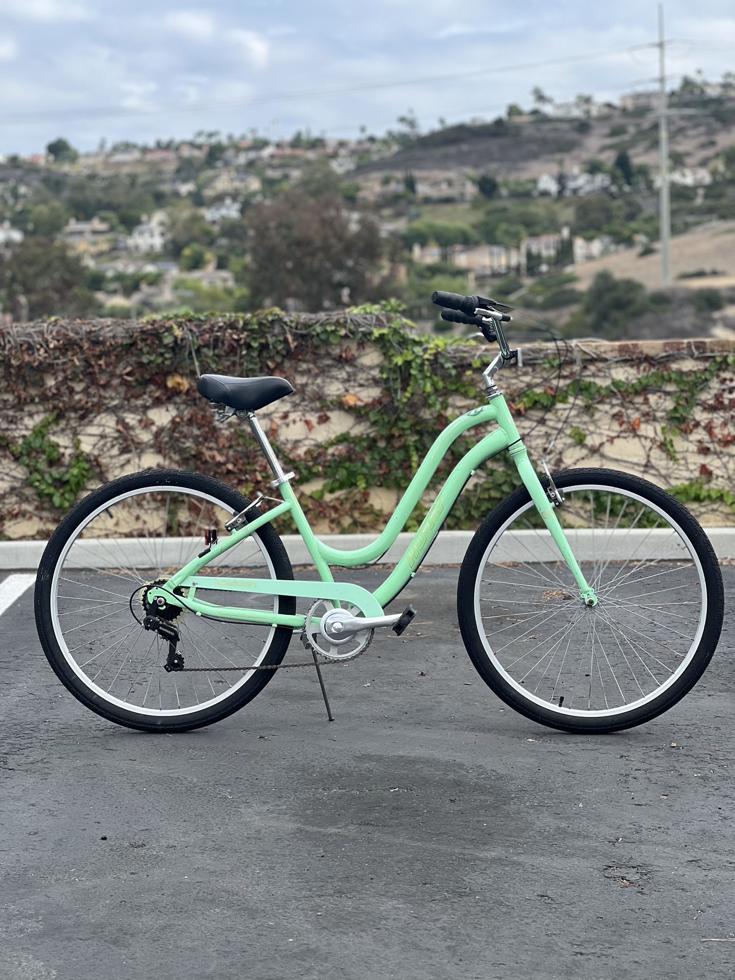 27.5" Huffy Parkside Beach Cruiser, 7-speed