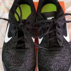 Womens new nike shoes size 7